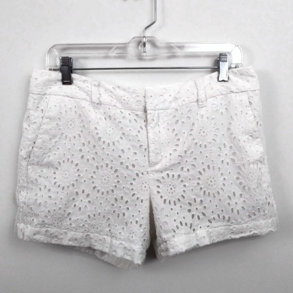 Anne Taylor Loft White Lace Flower shorts sz 8